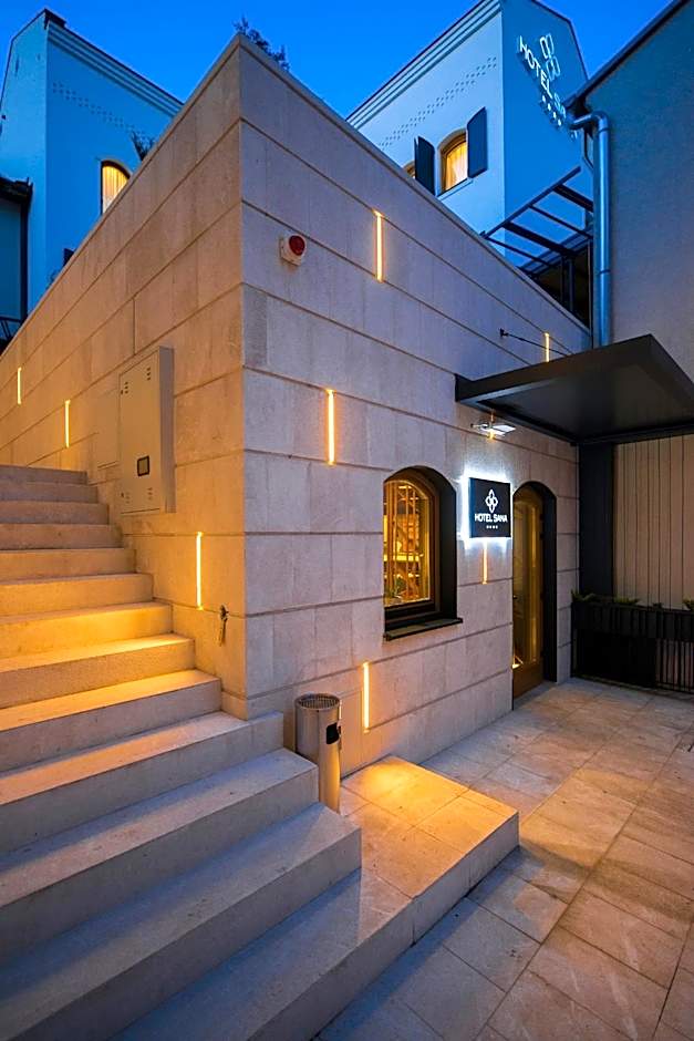 Hotel Sana