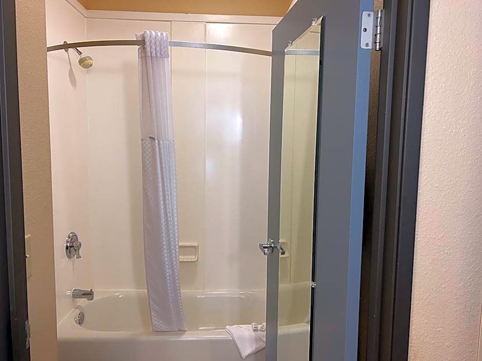 Baymont by Wyndham Ft. Leonard/Saint Robert