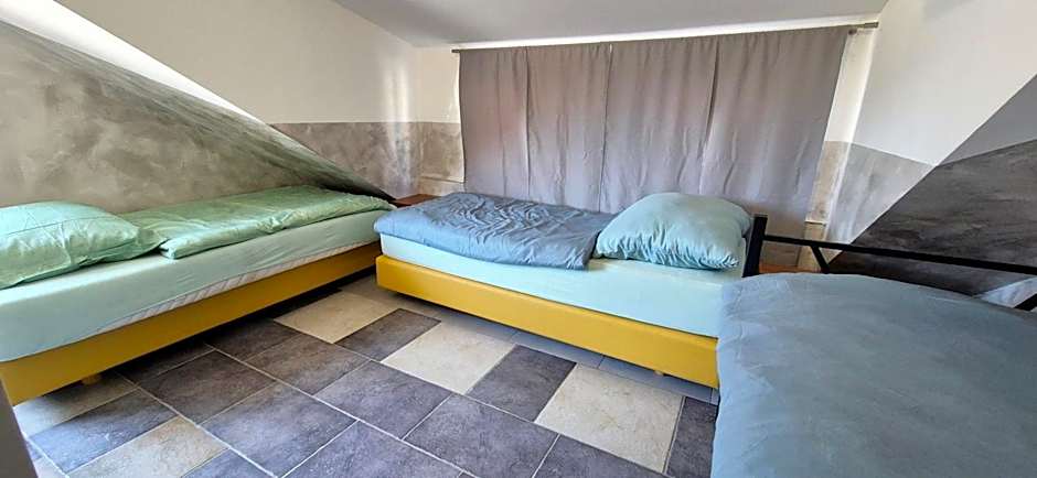 Bled Lesce station rooms and depo