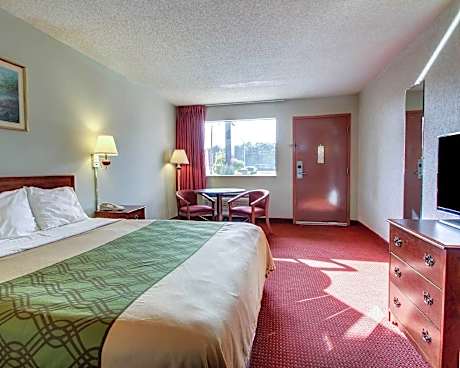 1 King Bed, Smoking