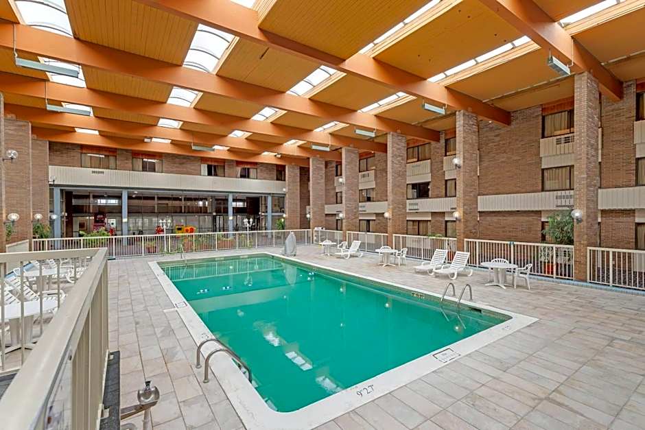 Clarion Hotel & Conference Center Lansing West