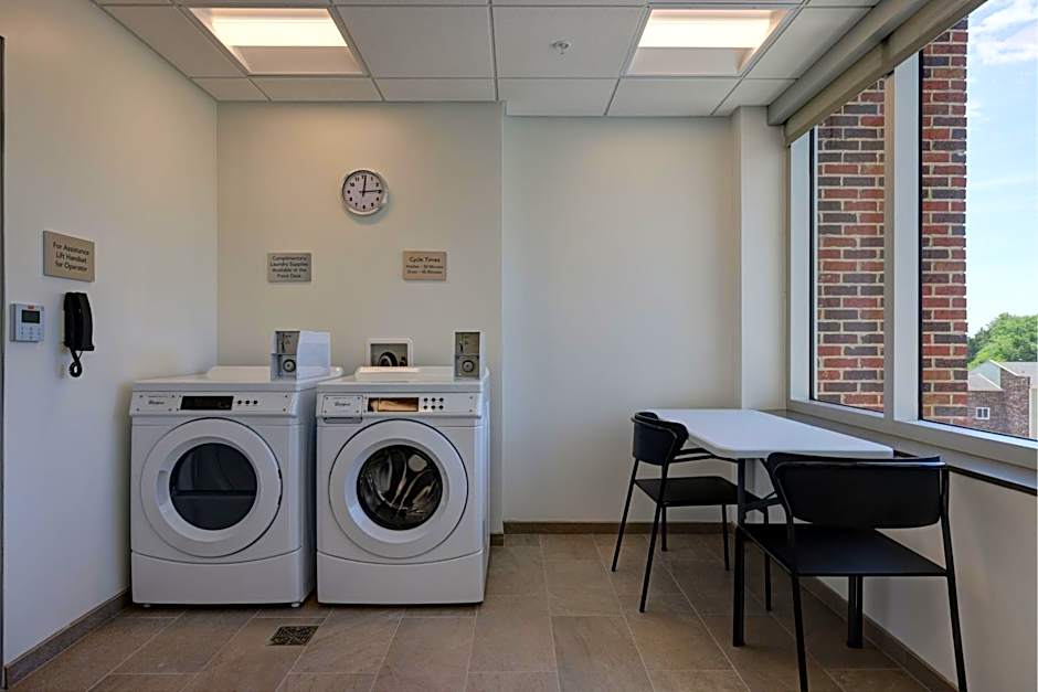 Courtyard by Marriott Iowa City University Heights