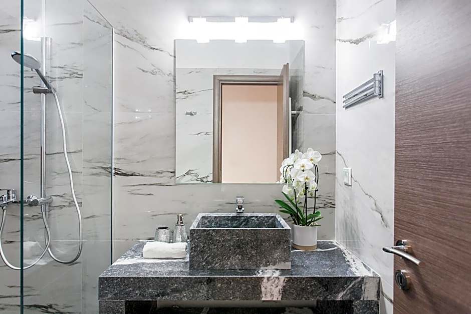 Nicholas Point Apartments and Rooms