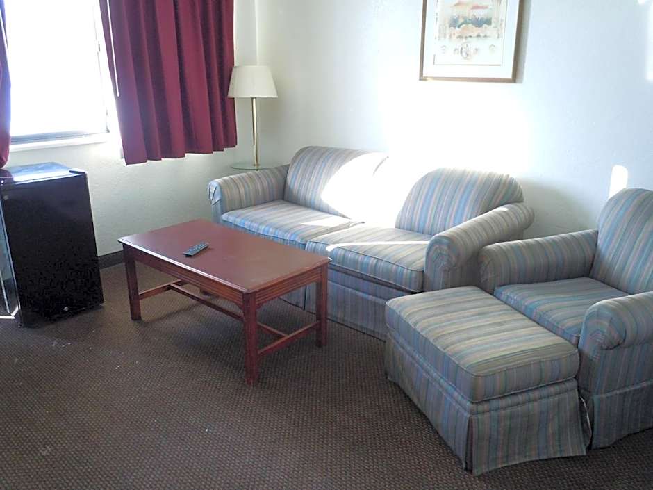 Travelodge by Wyndham Grand Rapids North