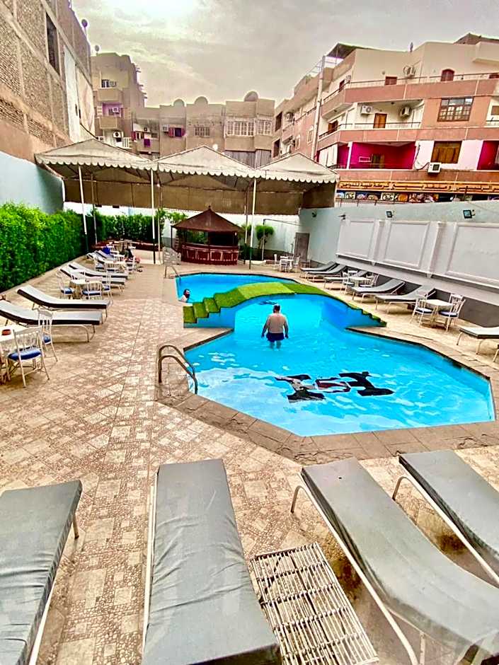 Shady Hotel Luxor