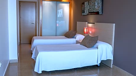 3 BEDROOM APARTMENT, FRONTAL SEA VIEWS