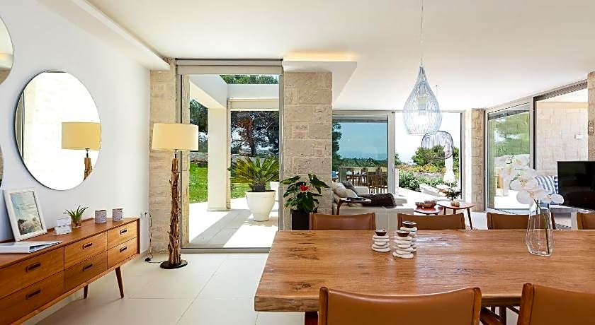 Elias Seafront Luxury Villa