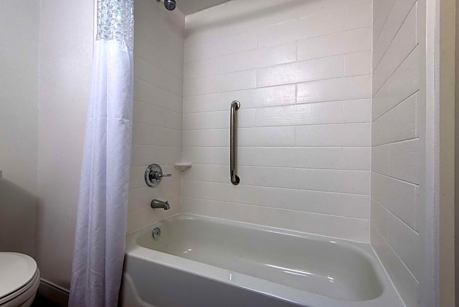 Hampton Inn By Hilton Commerce