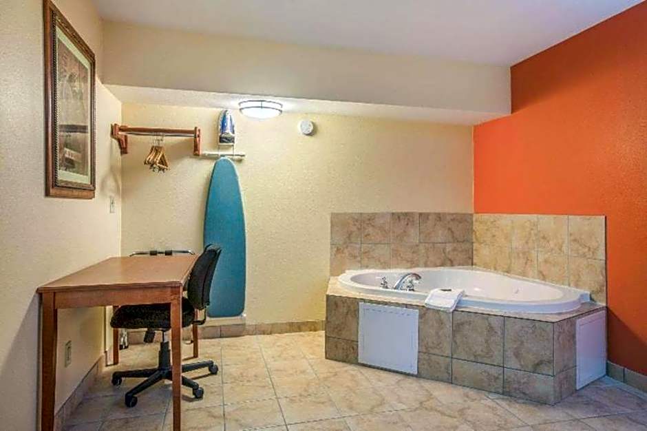Rodeway Inn & Suites – Macon, GA