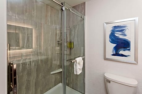 1 King Bed With Private Pool View Balcony