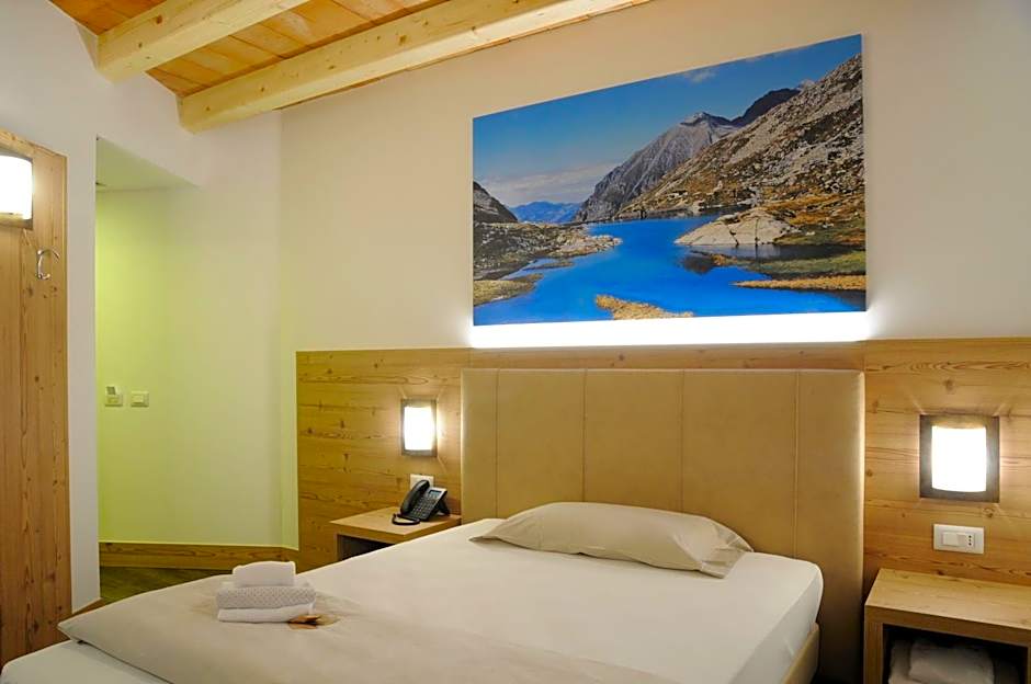 Photo 1 of 5 of Small Double Room