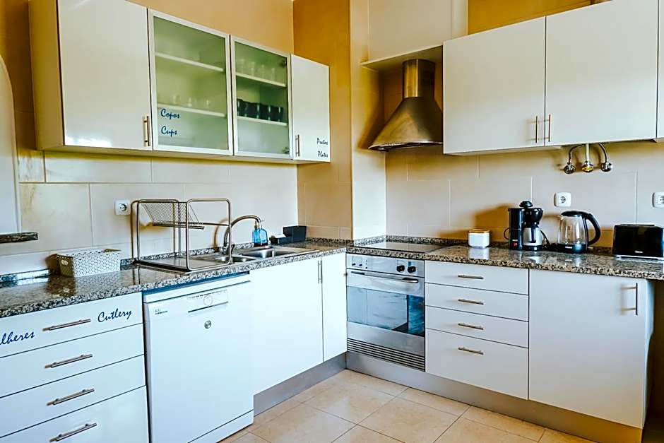 Help Yourself Hostels - Restelo