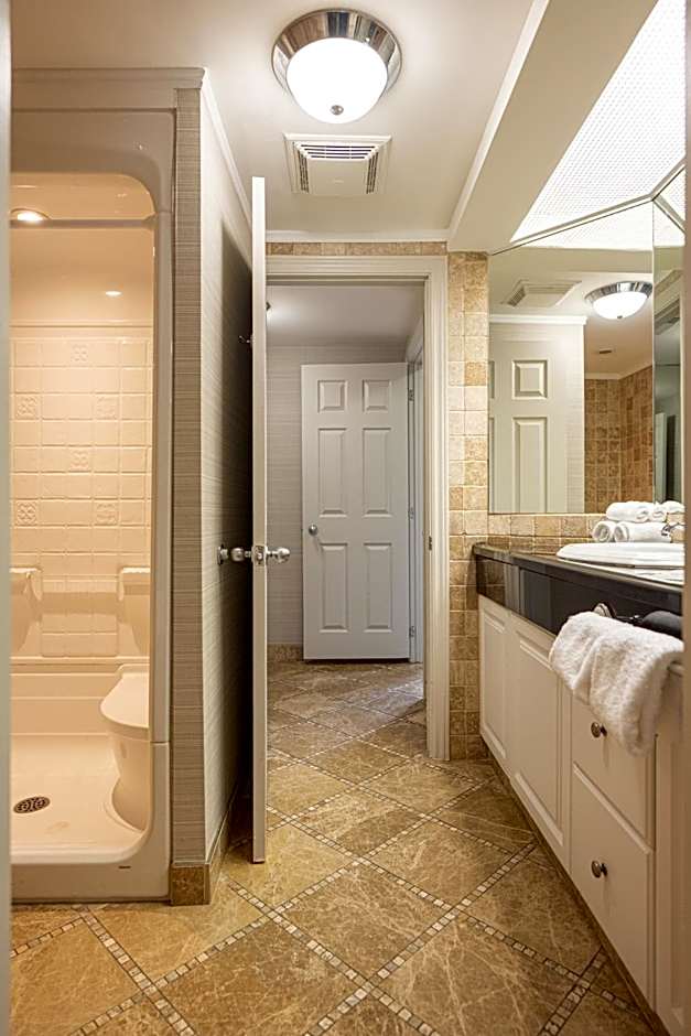 Ramada by Wyndham Ottawa On The Rideau