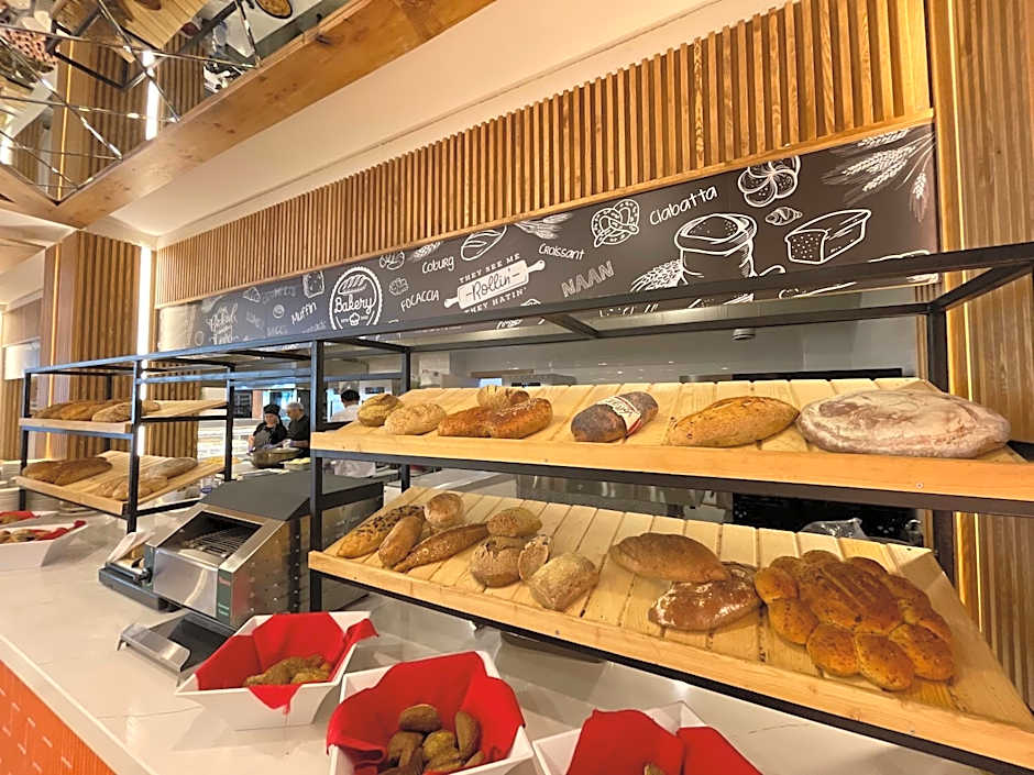 LAUR HOTELS Experience & Elegance