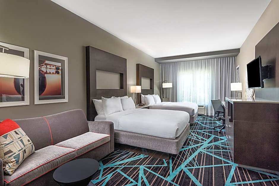 Holiday Inn Express & Suites Charlotte Airport By IHG