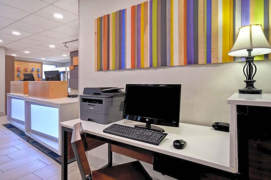 Holiday Inn Express & Suites Allentown-Dorney Park Area By IHG