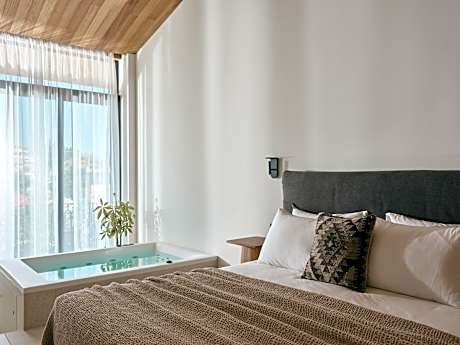 Upper Floor Suite with Hot Tub