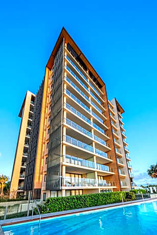 Oaks Redcliffe Mon Komo Suites