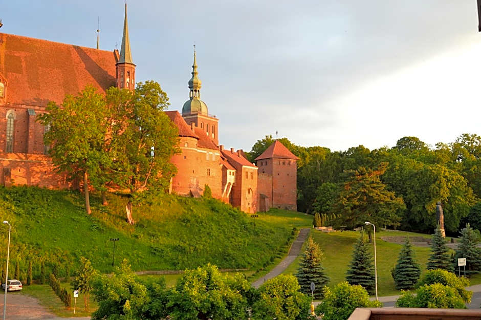 Pod Wzgórzem Bed & Breakfast