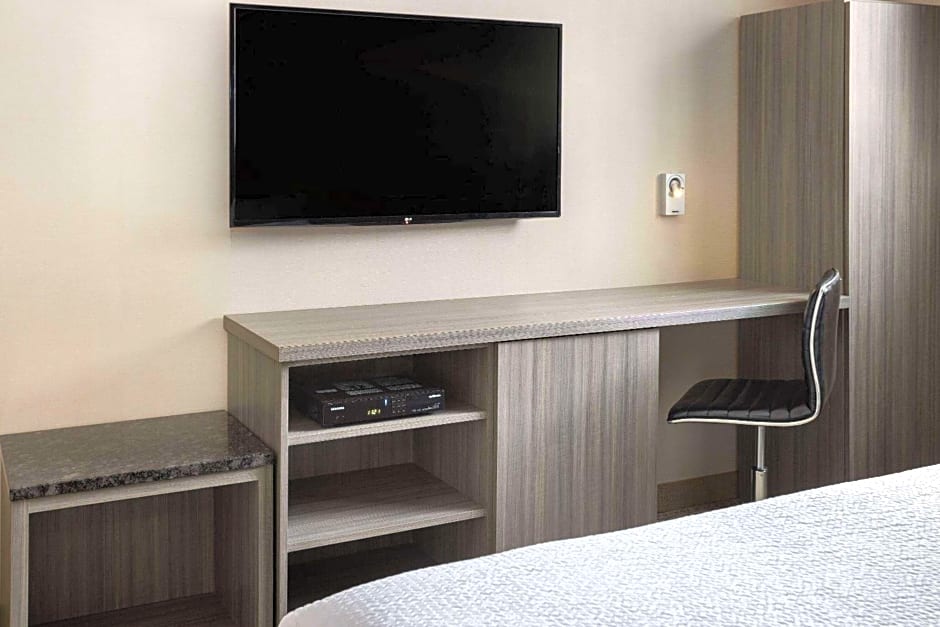 Ramada by Wyndham Bronx