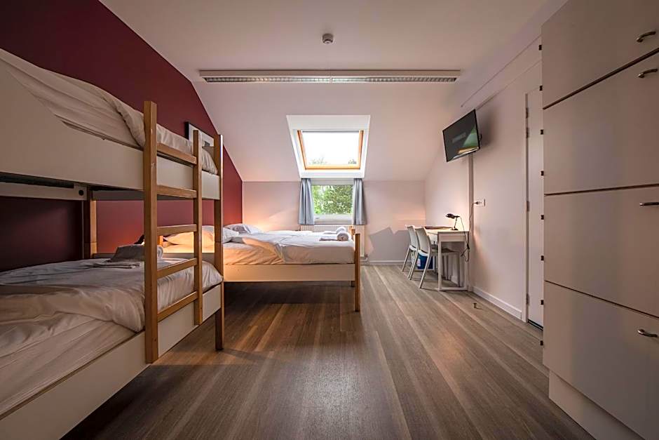 Photo 1 of 10 of Quadruple Room with Private Bathroom