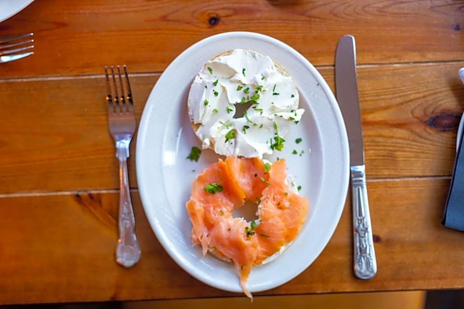 Holly Lodge Guest House with FREE off site health club