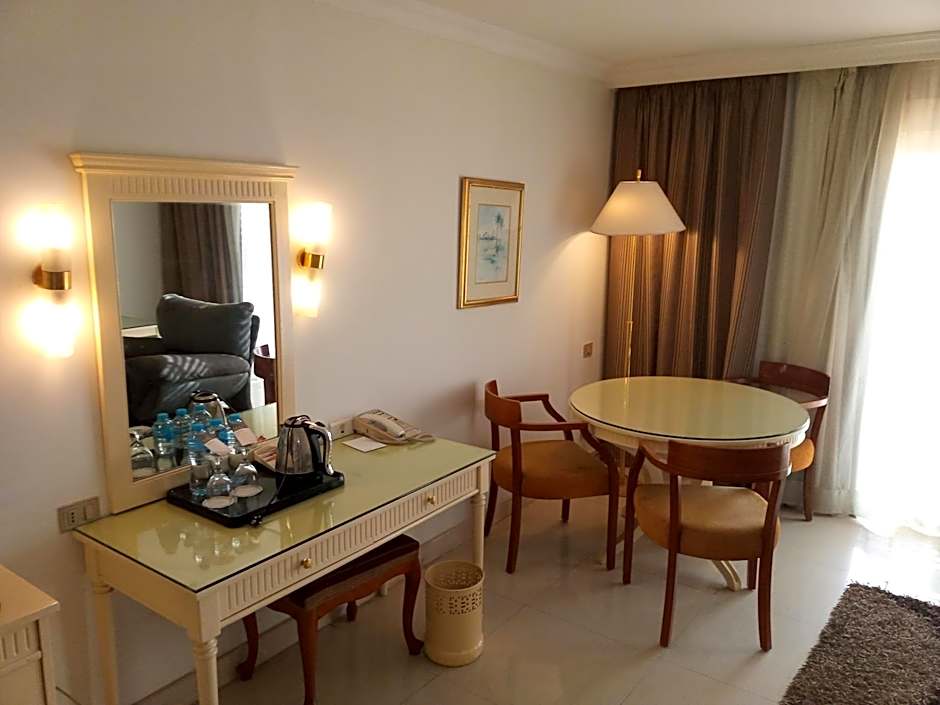 Cairo Pyramids Hotel