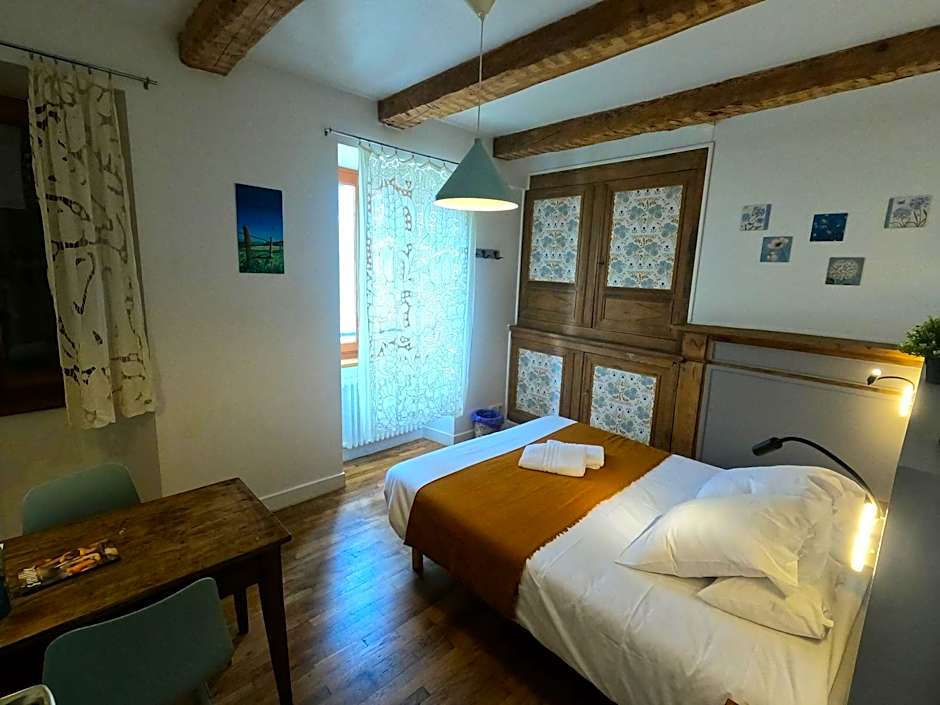 La Maison - Hôtel & Gîte