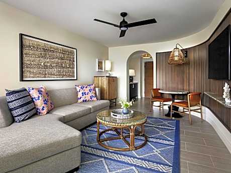 King Suite with Sofa Bed and Sunrise View - Mountainside