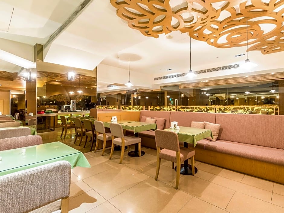 Green World Taipei Station