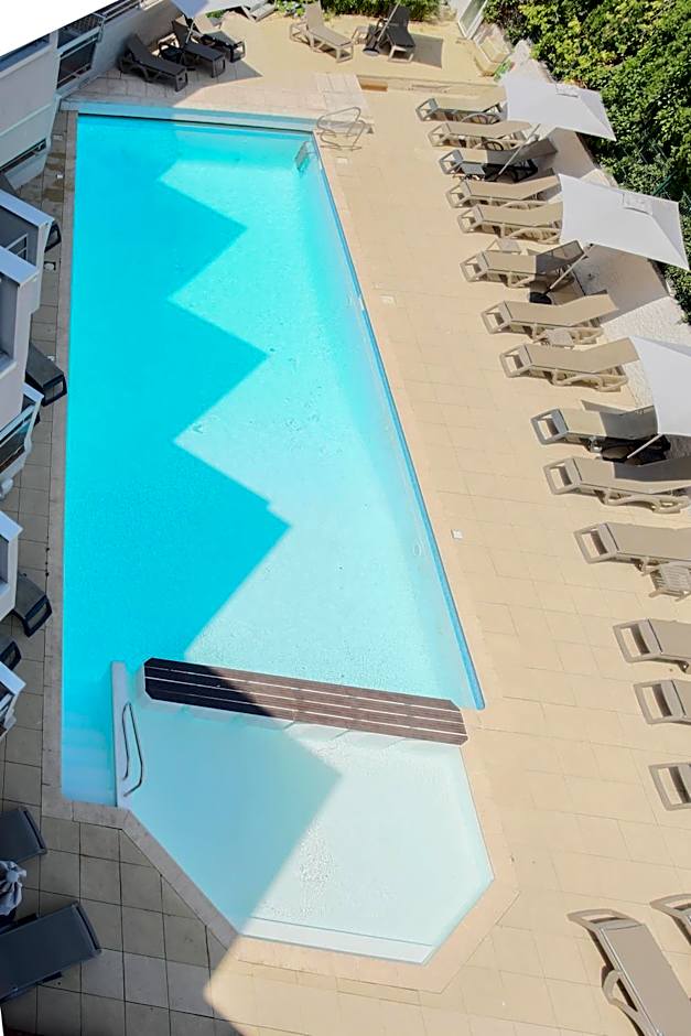 Hotel Brise de Mer - Piscine intérieure & extérieure