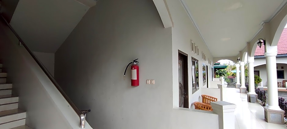 OYO 93051 Wisma Syariah Buloe Near Lapangan Abubakar Lambogo Batili Enrekang