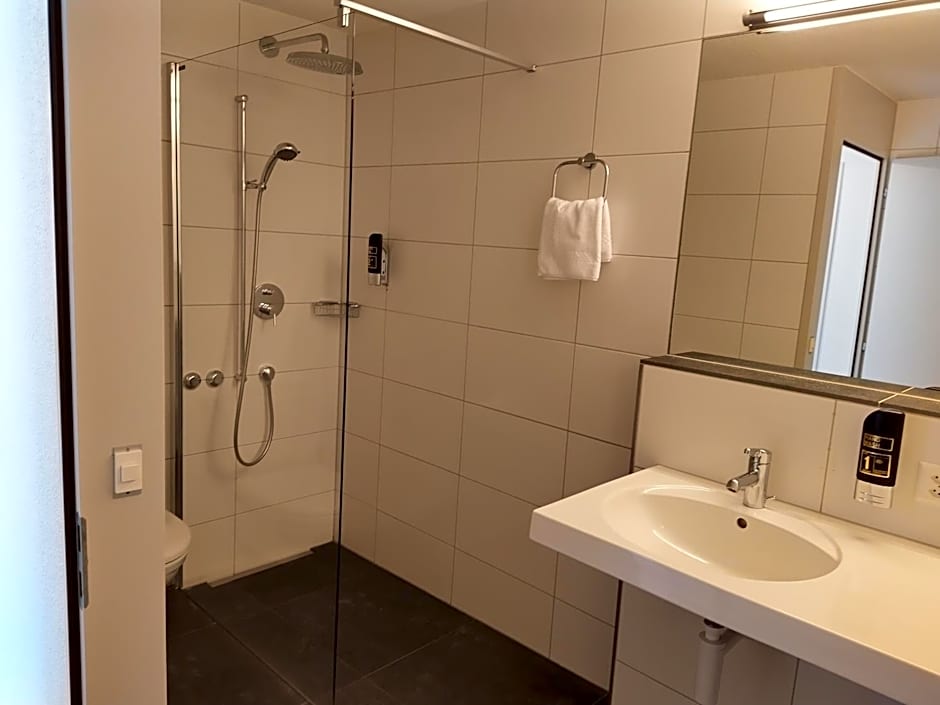 Hotel Sherlock Holmes & Khana Restaurant "nur 200 m zur Gondelbahn Hasliberg"