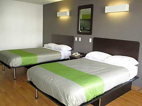 Deluxe Quadruple Room - Non-Smoking