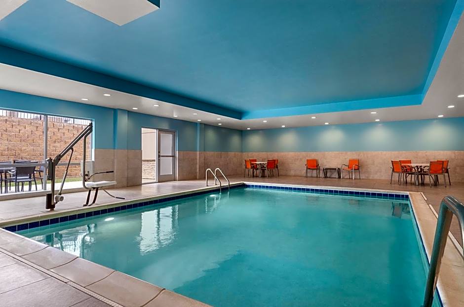 Holiday Inn Express and Suites Staunton By IHG
