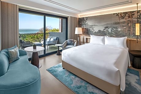 Luxury King Room with Balcony and Bay View