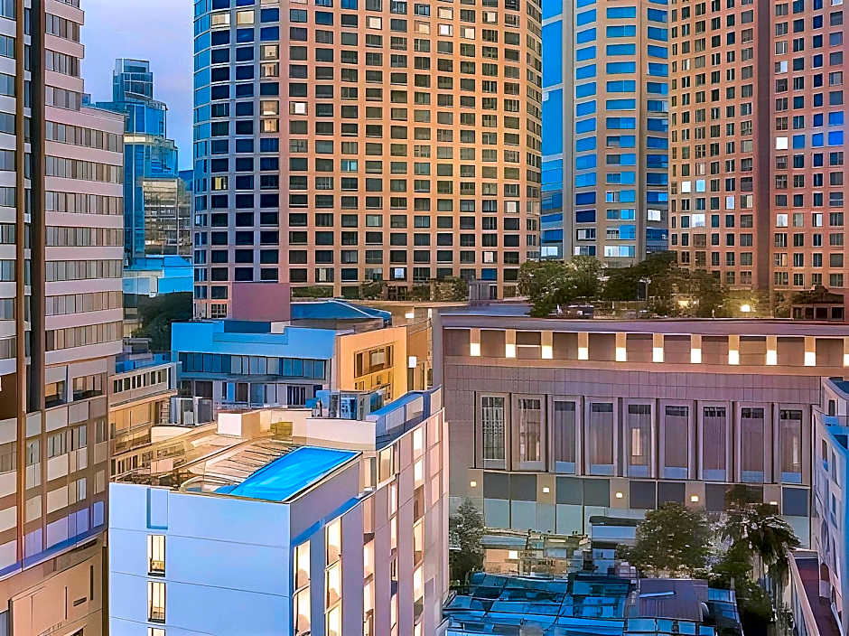 The Quarter Ploenchit by UHG