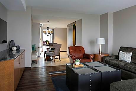 Executive Suite, Junior Suite, 1 King, Sofa bed