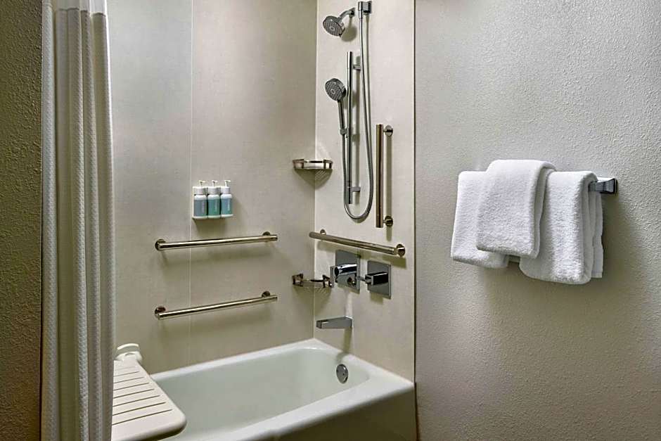 Courtyard by Marriott Newark Elizabeth