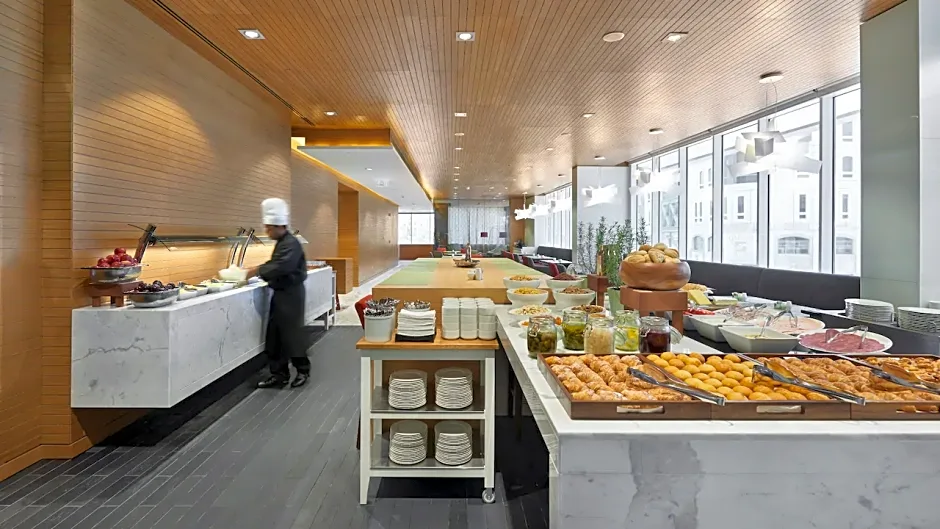 Hyatt Place Dubai Baniyas Square