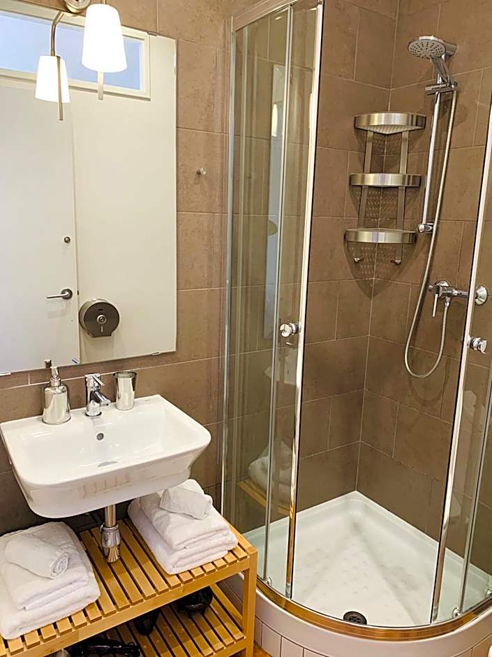 Super Balmes Guest House