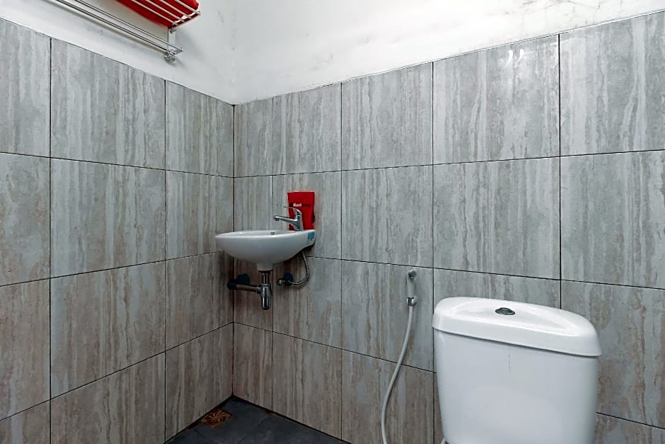 RedDoorz @ Jalan Bukit Keminting