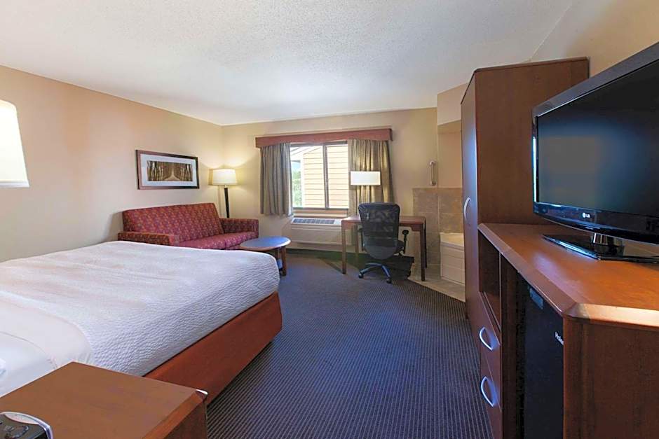 AmericInn by Wyndham Iron River