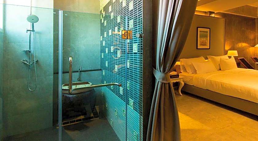 Kroque Boutique and Bistro Hotel