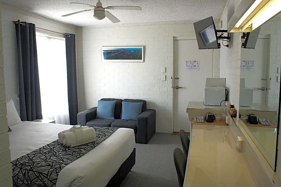 Coastal Bay Motel