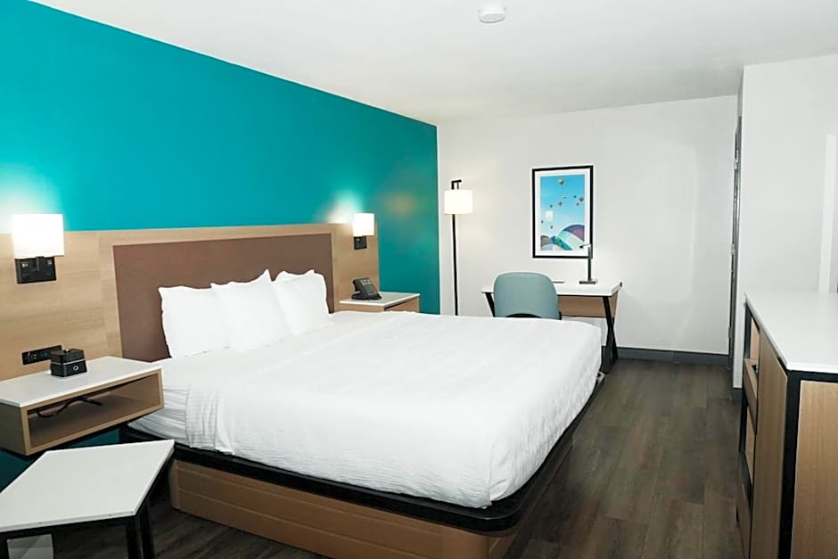 La Quinta Inn & Suites by Wyndham Albuquerque Airport