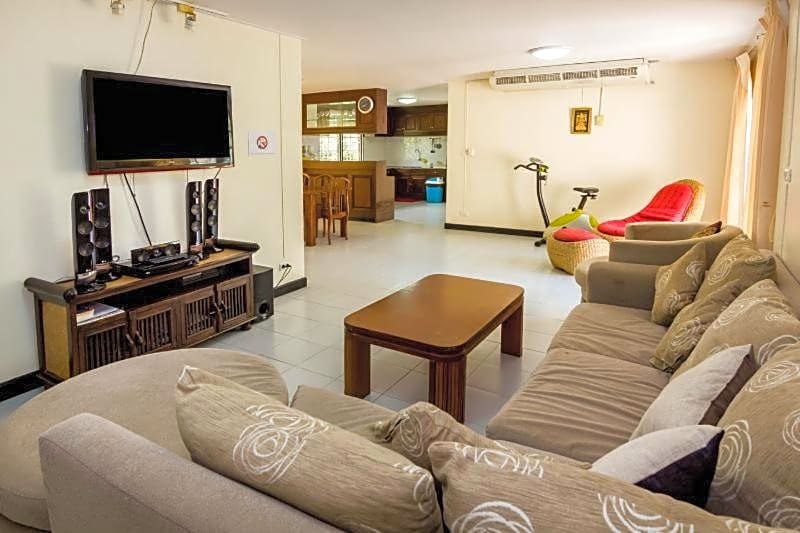 Villa Rosa with Private Pool and Jacuzzi 100m to beach