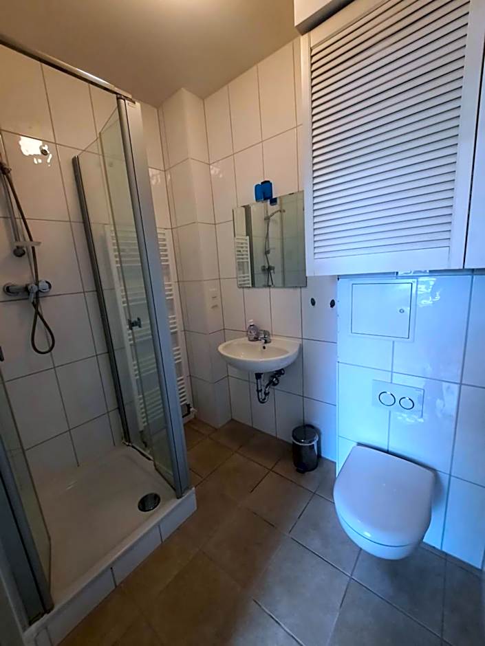 FEWO1-1 Zim Apart-4 Bett-Küche-Dusche WC-Parkplatz