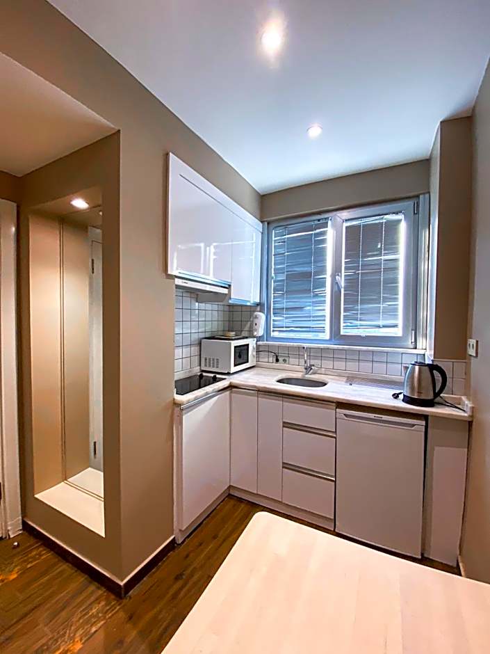 BGuest Hotel & Residence