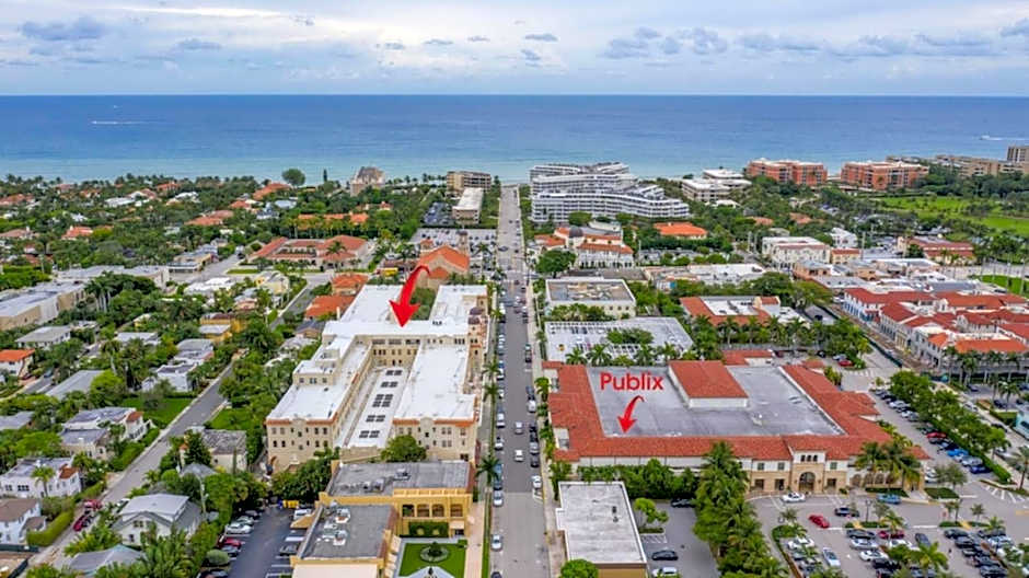 Palm Beach Paradise Walk to Beach Pool WiFi 86" TV WiFi
